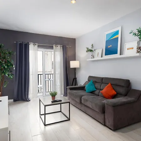 Modern Ensuite In Shared Near Balluta Bay Sliema Gzira Habitación en casa particular