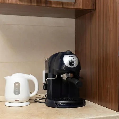 Δωμάτια σε οικογενειακή κατοικία Modern Ensuite In Shared Near Balluta Bay Sliema Gzira *