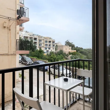 Modern Ensuite In Shared Near Balluta Bay Sliema Gzira