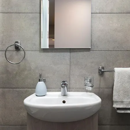 Modern Ensuite In Shared Near Balluta Bay Sliema Gzira Δωμάτια σε οικογενειακή κατοικία Saint Julian's