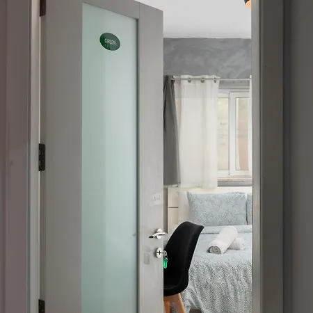 Modern Ensuite In Shared Near Balluta Bay Sliema Gzira Habitación en casa particular