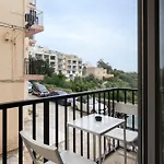 Modern Ensuite In Shared Near Balluta Bay Sliema Gzira