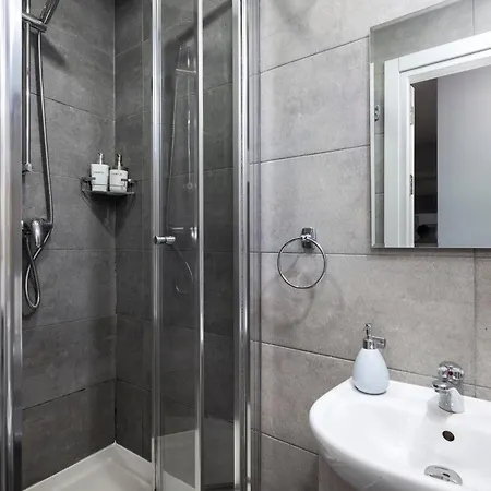 Ubytování v soukromí Modern Ensuite In Shared Near Balluta Bay Sliema Gzira