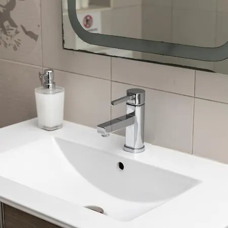 Modern Ensuite In Shared Near Balluta Bay Sliema Gzira *