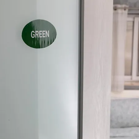 Modern Ensuite In Shared Near Balluta Bay Sliema Gzira