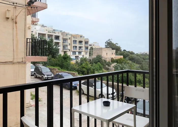 Modern Ensuite In Shared Near Balluta Bay Sliema Gzira