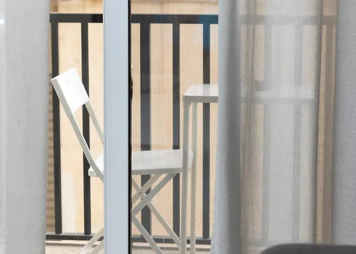 Modern Ensuite In Shared Near Balluta Bay Sliema Gzira Homestay *