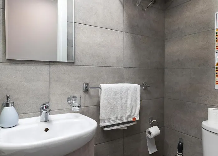 Modern Ensuite In Shared Near Balluta Bay Sliema Gzira Saint Julian's