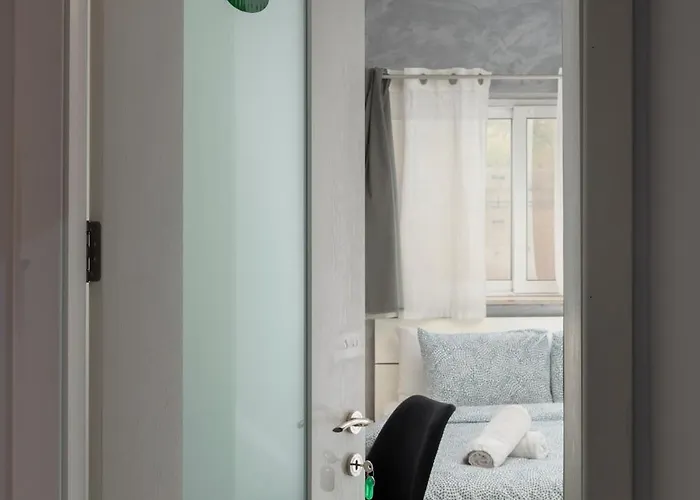 Modern Ensuite In Shared Near Balluta Bay Sliema Gzira Homestay