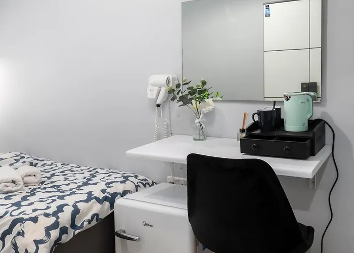 Modern Ensuite In Shared Near Balluta Bay Sliema Gzira Homestay Saint Julian's